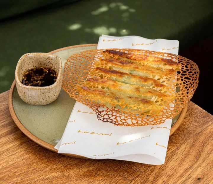 Gyoza da casa com base crocante